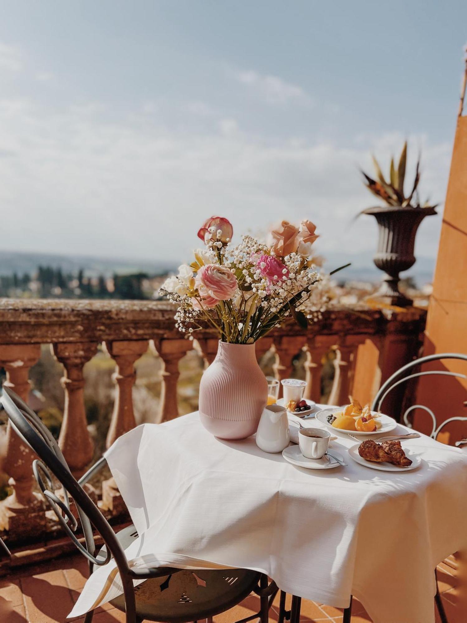 Quattro Gigli Hotel Montopoli in Val dʼArno Kültér fotó